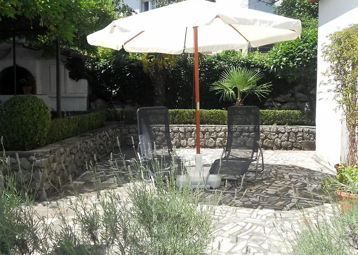 In With Scenic Roof Terrace