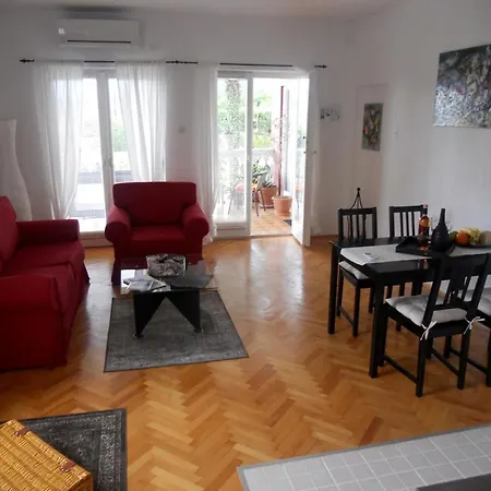 Apartment In With Scenic Roof Terrace Matulji