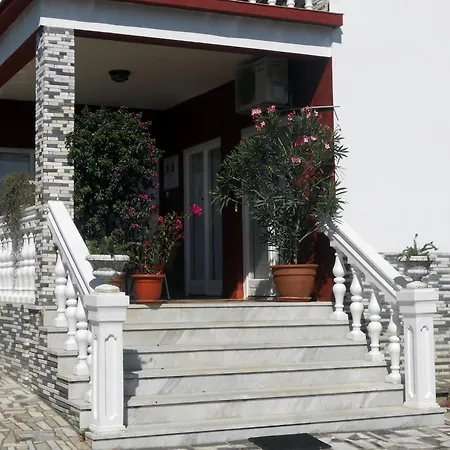 In With Scenic Roof Terrace *