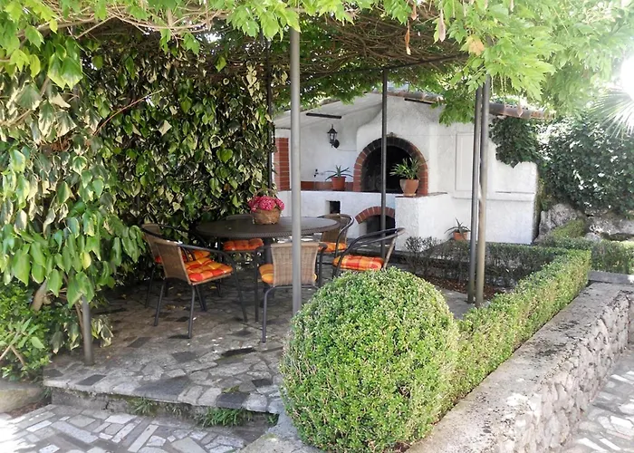 In With Scenic Roof Terrace Apartment